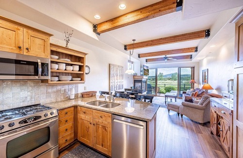Kimball Junction House | *Free Golf* On Nature Preserve | Unobstructed Views | Private Hot Tub | Walk to Dining/Shopping