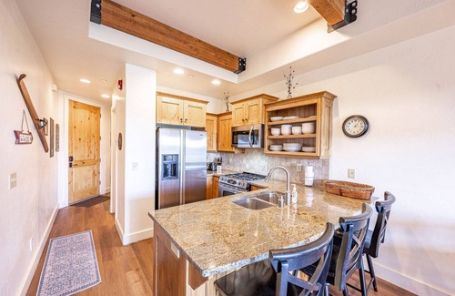 Kimball Junction House | *Free Golf* On Nature Preserve | Unobstructed Views | Private Hot Tub | Walk to Dining/Shopping
