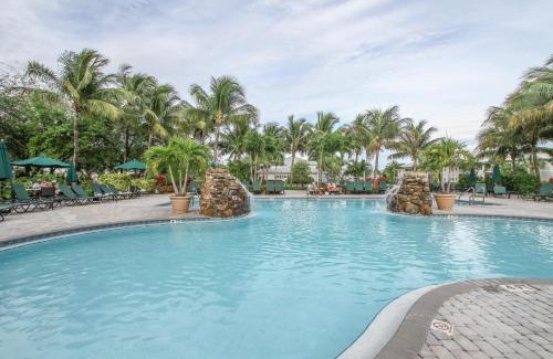 Naples Apartment | Free golf! Stay, Play, Work from luxury 2bdr plus den 1st floor villa in Lely golf resort