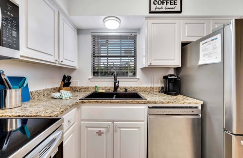 Long Beach House | FREE Golf+Tix! Large Poolside(heated) Gulf Highlands, 5-10 Min Walk to Beach!