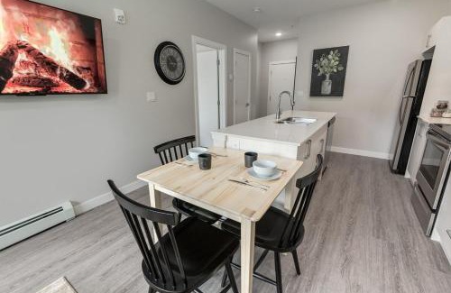 Shaganappi Apartment | Free Heated Parking, Quick DT Access