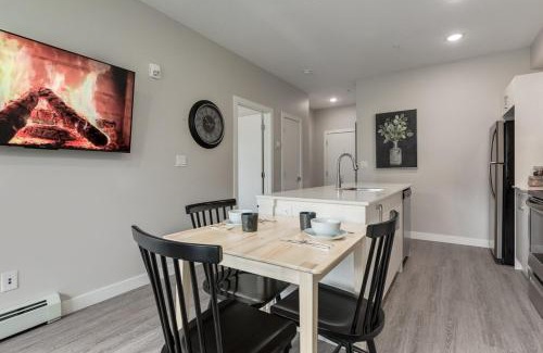Shaganappi Apartment | Free Heated Parking, Quick DT Access
