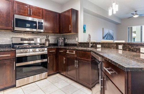 Tempe Apartment | Free Heated Pool + Gym in Tempe Town Lake
