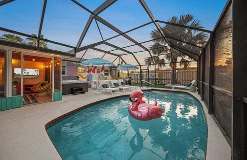 South Bradenton House | Free Heated Pool, Mini Golf Course, Full Arcade, Hot Tub, AMI 6 miles, IMG 3 mi