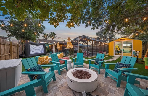 South Bradenton House | Free Heated Pool, Mini Golf Course, Full Arcade, Hot Tub, AMI 6 miles, IMG 3 mi