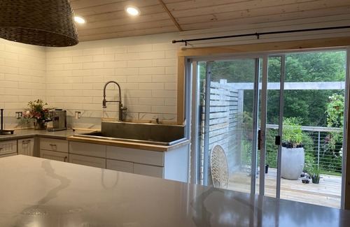 Northport Apartment | Free kayak w/deliv, new listedAIR CONDITIONED loft above Kayak Shop