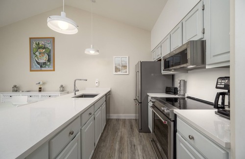 Bethany Beach Condo | Free Linens & Cleaning - Sea Colony Chalet