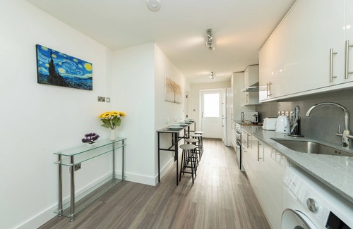 Reading Apartment | Free Parking |2 Beds| Fully Equipped| Central City