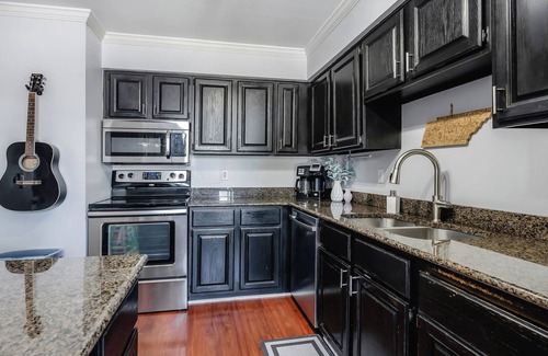 Rutledge Hill House | Free Parking! 2 Levels! Walk 2 Broadway