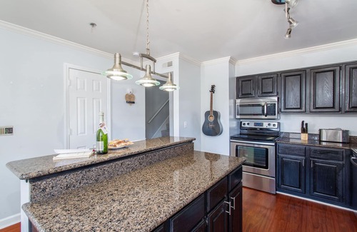 Rutledge Hill House | Free Parking! 2 Levels! Walk 2 Broadway