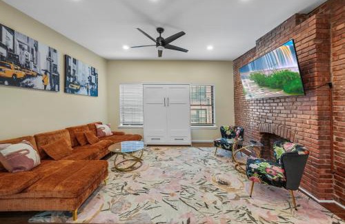 Hoboken Apartment | Free Parking -2BR,2Bath, 4Beds, Sleeps 6, 10 Min to NYC, 10 Min to Path