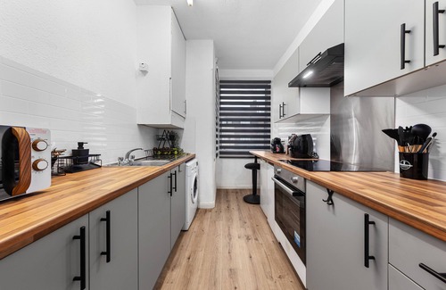 Seven Kings Apartment | FREE parking ALL- INCLUSIVE 1 BDR Flat FREE Netflix & WiFi