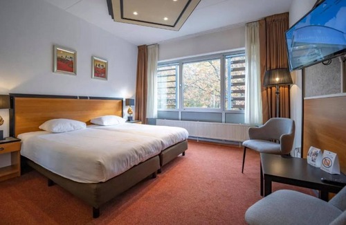 Apeldoorn House | Free Parking and Scenic Bike Routes Near Apenheul Primate Park in Apeldoorn