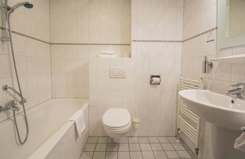 Apeldoorn House | Free Parking and Scenic Bike Routes Near Apenheul Primate Park in Apeldoorn