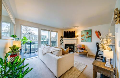 Lower Queen Anne Apartment | Free Parking - City Views - Near Attractions