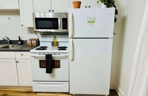 Italian Village House | Free Parking - Convention - King Bed- Short North