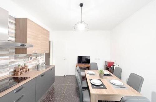 Savona Apartment | Free Parking - Elegante Casa con WiFi -SmartTv