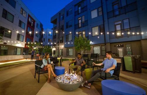 Mile Square Apartment | Free parking Gym & Pool Downtown at CityWay