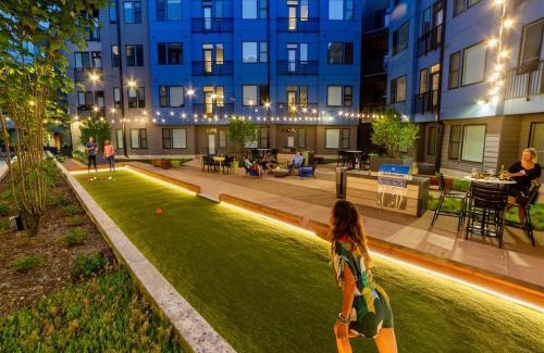 Mile Square Apartment | Free parking Gym & Pool Downtown at CityWay