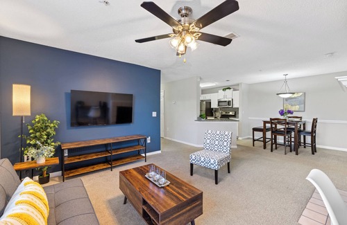 Athens Apartment | Free Parking Home Steps from UGA & DT, Pool + Gym. Gated, Pool and Gym