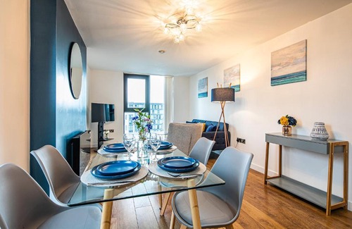 Sheffield City Centre Apartment | Free Parking, IQuarter Luxe 2 Bed Apartment Sheffield - Available & Book Today