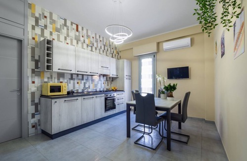 Meta Apartment | [FREE PARKING] Blue Sky Sorrento Apartment