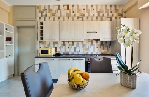 Meta Apartment | [FREE PARKING] Blue Sky Sorrento Apartment