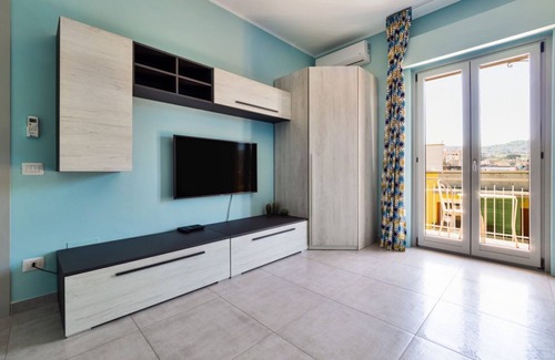 Meta Apartment | [FREE PARKING] Blue Sky Sorrento Apartment