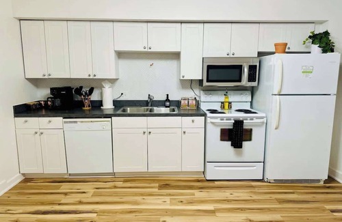 Italian Village House | Free Parking - King Bed - Short North - Convention