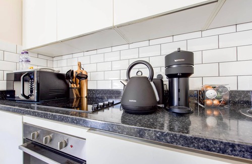 Hillingdon Apartment | Free Parking - One-Bed Luxury Near Heathrow
