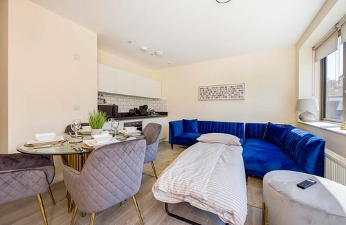 Hillingdon Apartment | Free Parking - One-Bed Luxury Near Heathrow