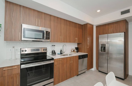 Overtown Apartment | Free Parking | Pool | Gym | 413MB Wifi
