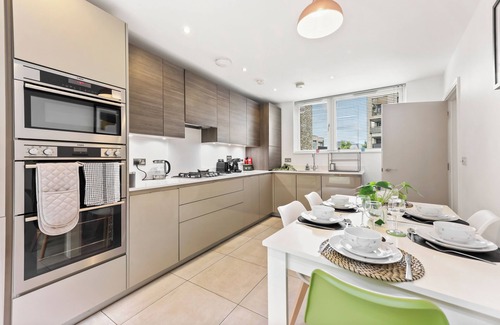 High Barnet House | *Free Parking* Sleeps 8 *Barnet* North London* With Large Garden