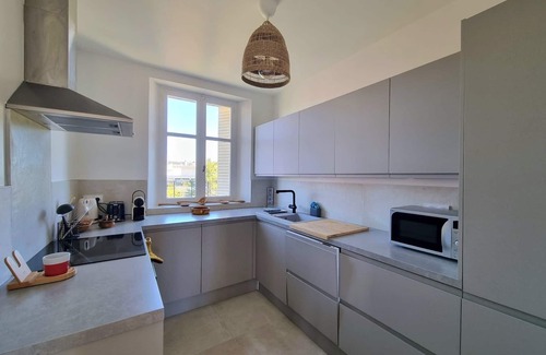 Couronne Urbaine Apartment | Free parking - spacious luxury apartment