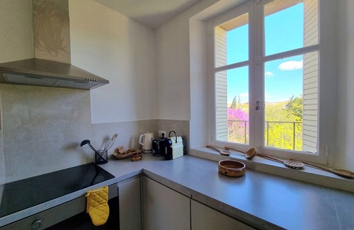 Couronne Urbaine Apartment | Free parking - spacious luxury apartment