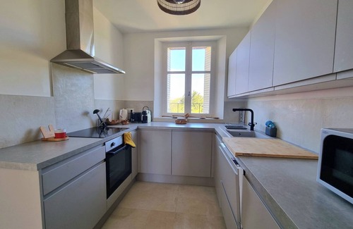 Couronne Urbaine Apartment | Free parking - spacious luxury apartment