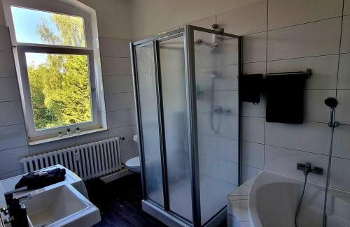 Calenberger Neustadt Apartment | FREE Parking WLAN Badewanne Hauptbahnhof Apartment ROTER FADEN