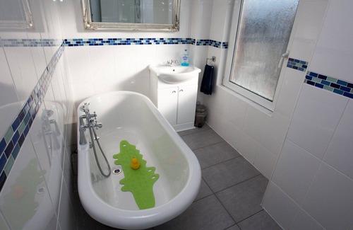 South Shields Bed & Breakfast | Free Parking✔Free WiFi✔Private Rooms✔Sleeps 14✔Central Location