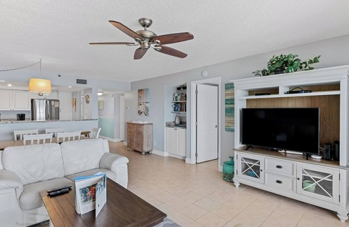 Indian Rocks Beach Condo | FREE PERKS INCLUDED! Reef Club 410 - GULF FRONT Condo!