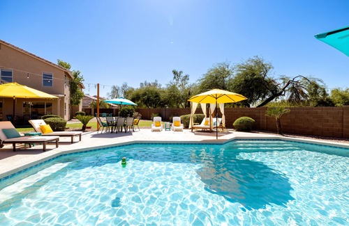 East Mesa House | FREE POOL HEAT~Beach Volley Ball~Putting Greens~Park Adjacent~Basket Ball Court