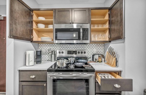 Gateway District Apartment | Free Pool & Sauna in Heart of Downtown Gym