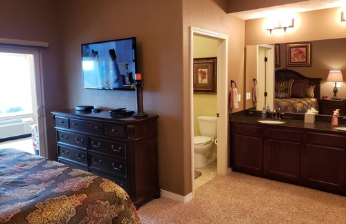Table Rock Condo | Free SDC Tic! Modern Ground-Floor Condo. Great Lake View. Near Branson Attractions & SDC!! Super.