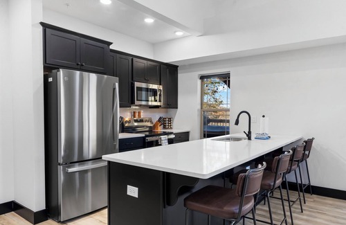 Branson House | Free Show Tickets Hot Tub, Pools & Luxury Stay Near Thunder Ridge Arena & Branson Attractions