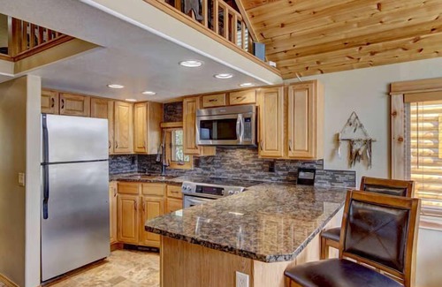 Breckenridge Cabin | Free SkyCard Act-Cozy Cabin w/Fireplace, Hot Tub, Pool, Free Wifi, Fly Fishin