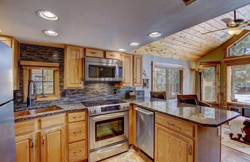 Breckenridge Cabin | Free SkyCard Act-Cozy Cabin w/Fireplace, Hot Tub, Pool, Free Wifi, Fly Fishin