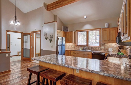 Breckenridge House | Free SkyCard Act-Private Hot Tub, Fireplace, Newly Updated- Aspen Heights Lodge