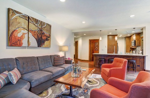 Peak 9 Condo | Free SkyCard Activities - Ski-in/Ski-out, Walk to Bars, Restaurants, Shops