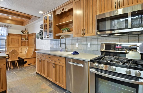Midway House | Free Tickets to Historic Railroad, Beautifully Updated Zermatt Resort Townhome!