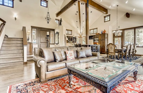 Forest Hills House | Free VIP Shuttle, Hot Tub, Views!