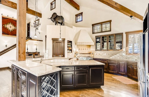 Forest Hills House | Free VIP Shuttle, Hot Tub, Views!